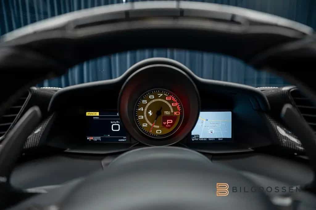 Ferrari 488 GTS Spider Bucket Seats Carbon Novitec 02/2017-photo-32