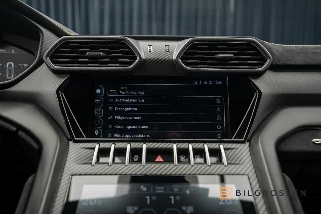 Lamborghini Urus Performante B&O Full Carbon Massage 23" 11/2023-photo-31