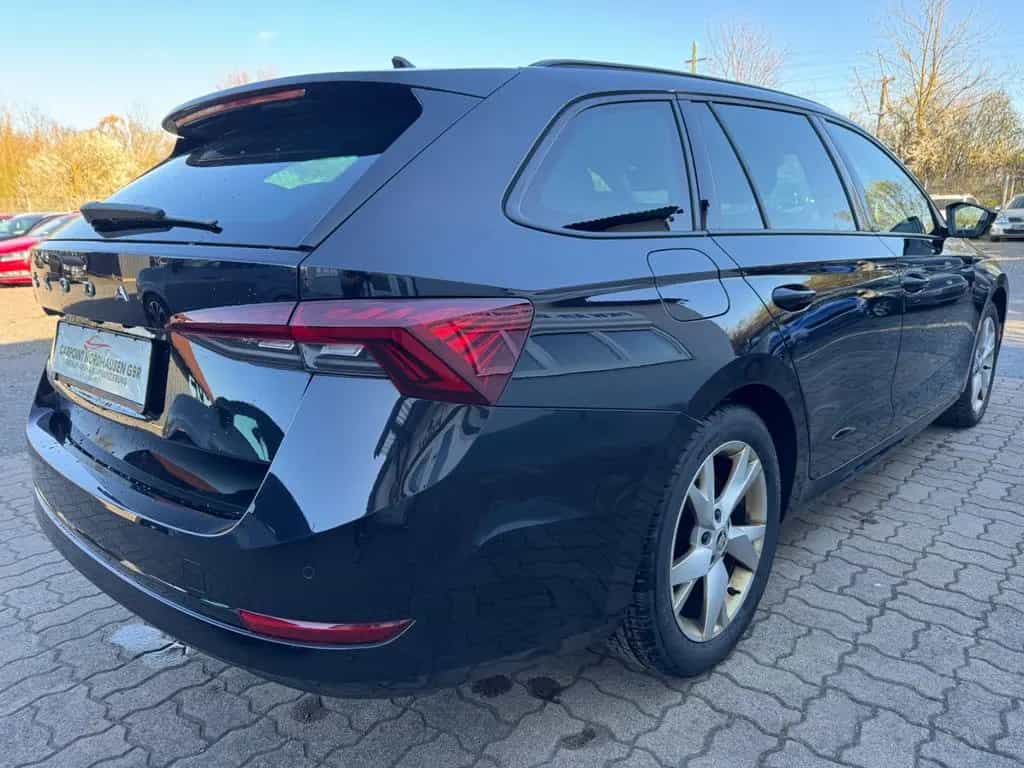 Skoda Octavia Combi Ambition 06/2023-photo-2