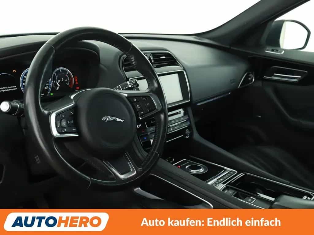 Jaguar F-Pace 25d Portfolio AWD Aut. *NAVI*VC*BI-XENON* 10/2017-photo-10