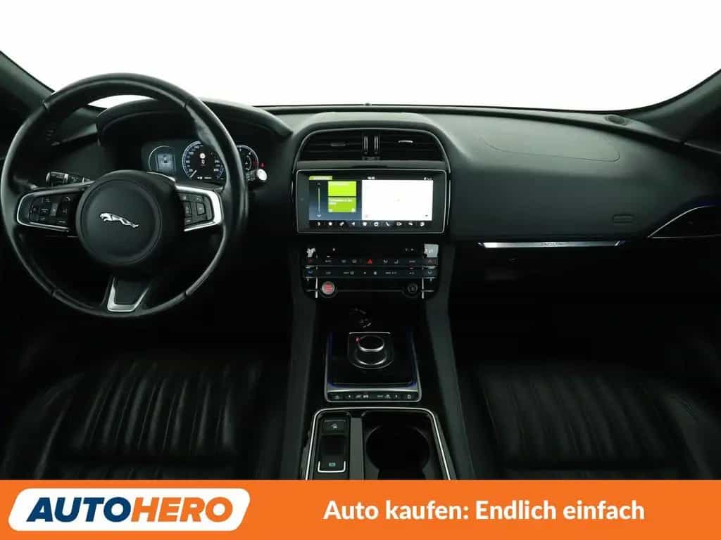 Jaguar F-Pace 25d Portfolio AWD Aut. *NAVI*VC*BI-XENON* 10/2017-photo-11