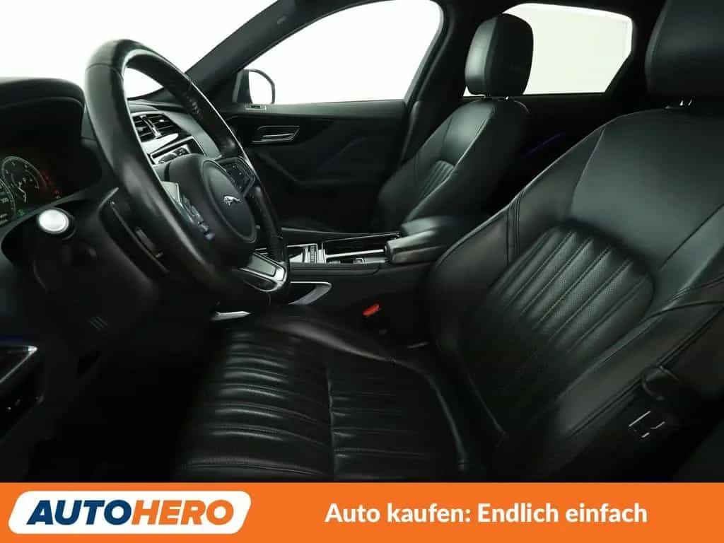 Jaguar F-Pace 25d Portfolio AWD Aut. *NAVI*VC*BI-XENON* 10/2017-photo-9