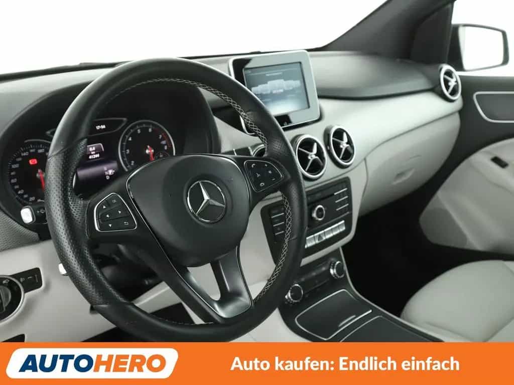Mercedes-Benz B-Class 180 Urban Aut. *NAVI*TEMPO*PDC*SHZ* 10/2015-photo-9