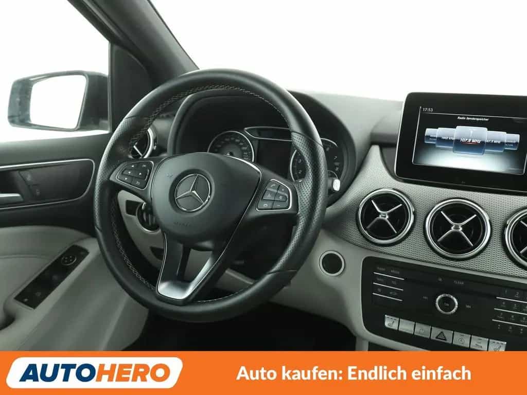 Mercedes-Benz B-Class 180 Urban Aut. *NAVI*TEMPO*PDC*SHZ* 10/2015-photo-11