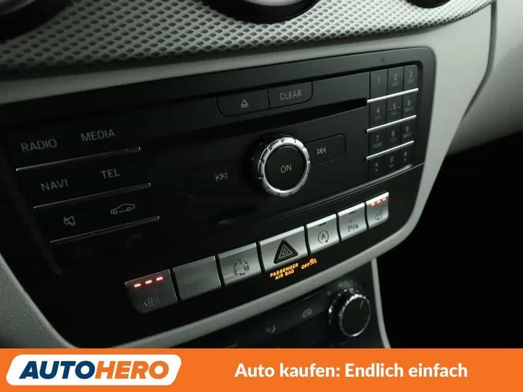 Mercedes-Benz B-Class 180 Urban Aut. *NAVI*TEMPO*PDC*SHZ* 10/2015-photo-20