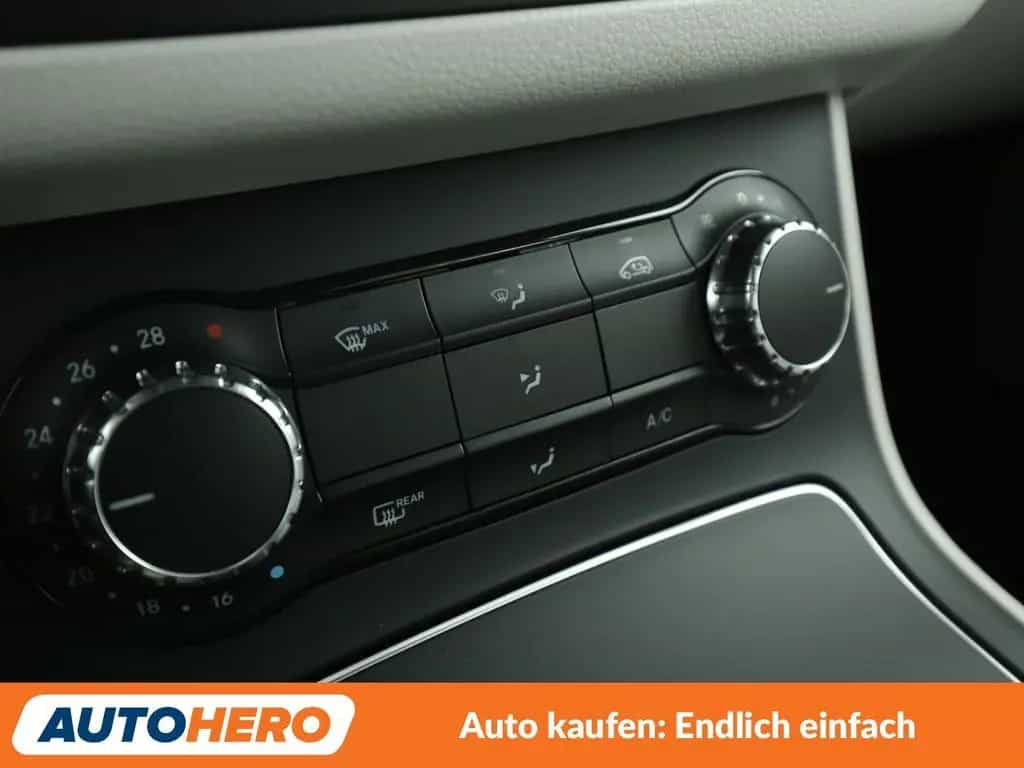 Mercedes-Benz B-Class 180 Urban Aut. *NAVI*TEMPO*PDC*SHZ* 10/2015-photo-21