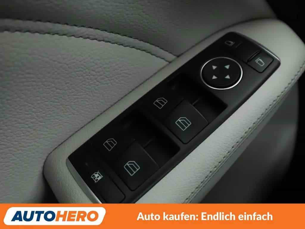 Mercedes-Benz B-Class 180 Urban Aut. *NAVI*TEMPO*PDC*SHZ* 10/2015-photo-23