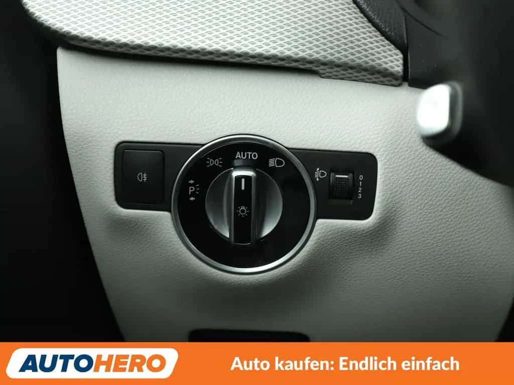 Mercedes-Benz B-Class 180 Urban Aut. *NAVI*TEMPO*PDC*SHZ* 10/2015-photo-24