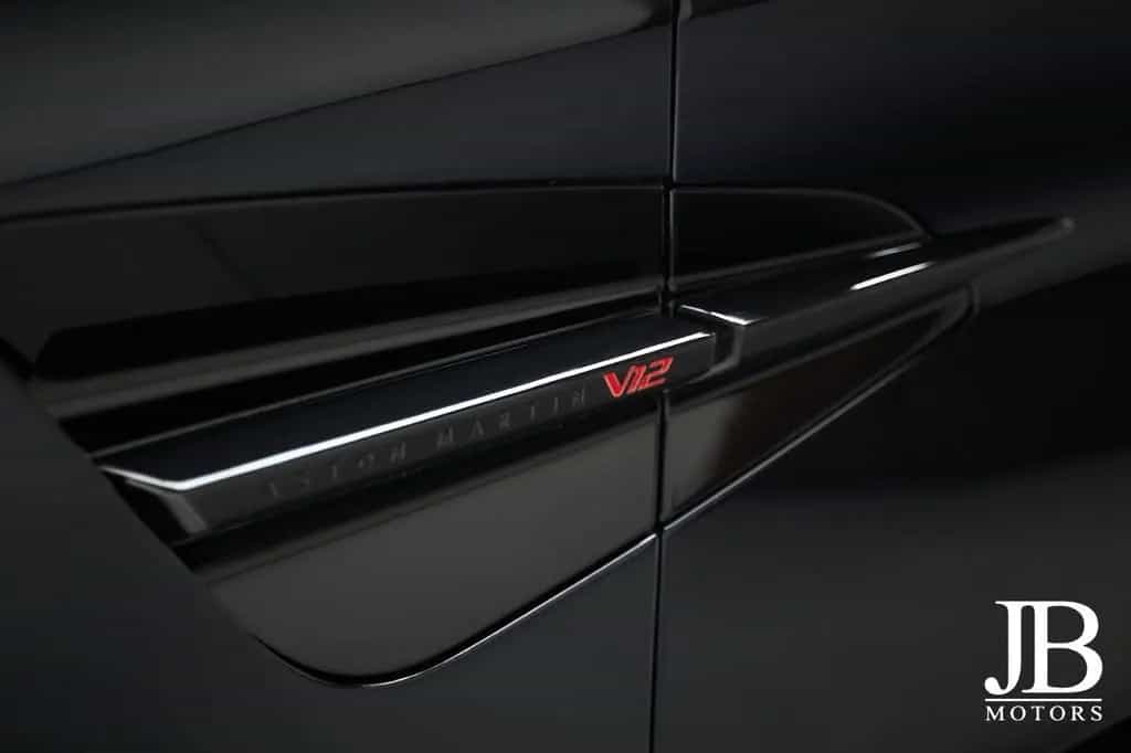Aston Martin Vanquish V12 Carbon Titan B&W Special 09/2025-photo-7