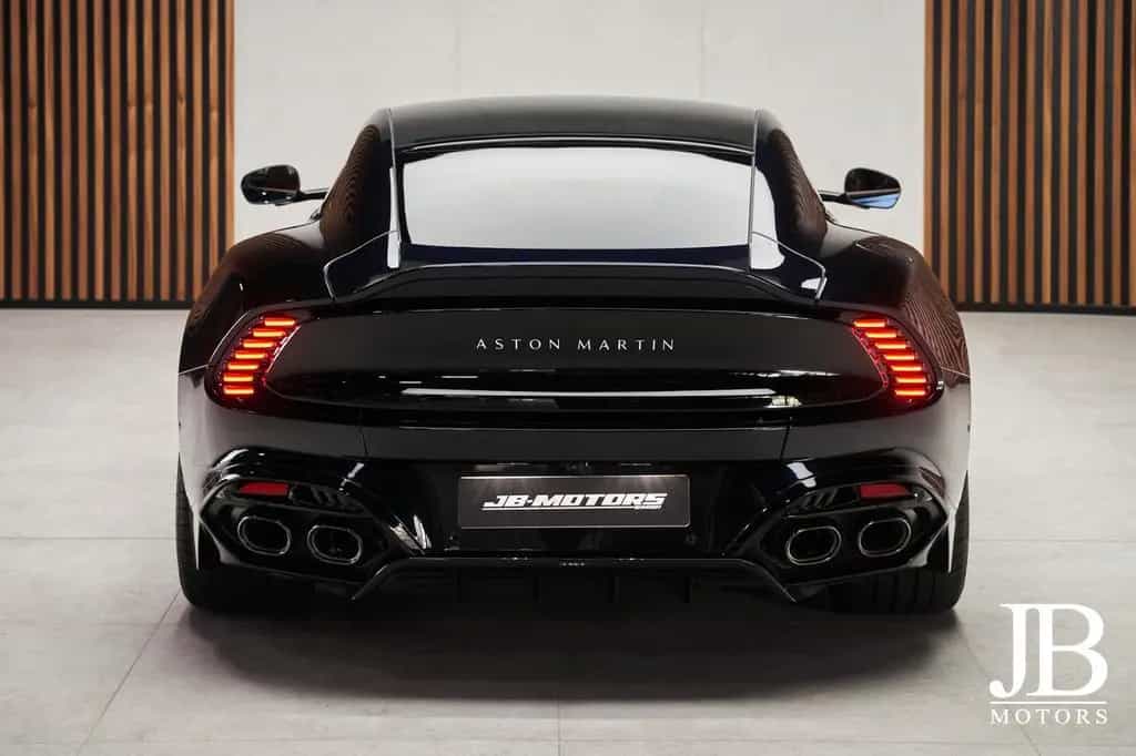 Aston Martin Vanquish V12 Carbon Titan B&W Special 09/2025-photo-9