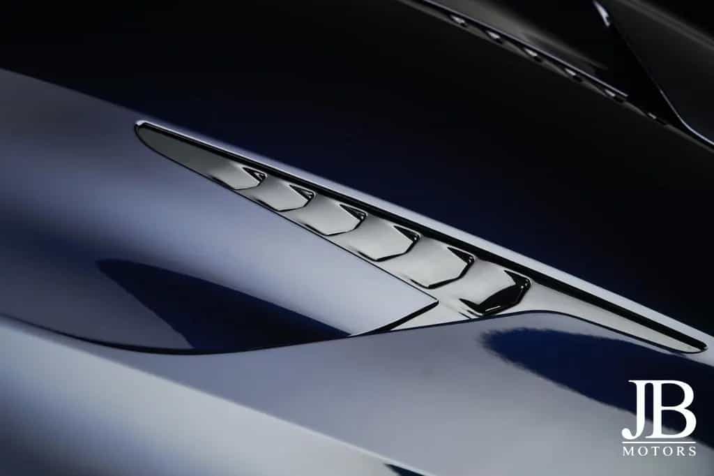Aston Martin Vanquish V12 Carbon Titan B&W Special 09/2025-photo-10