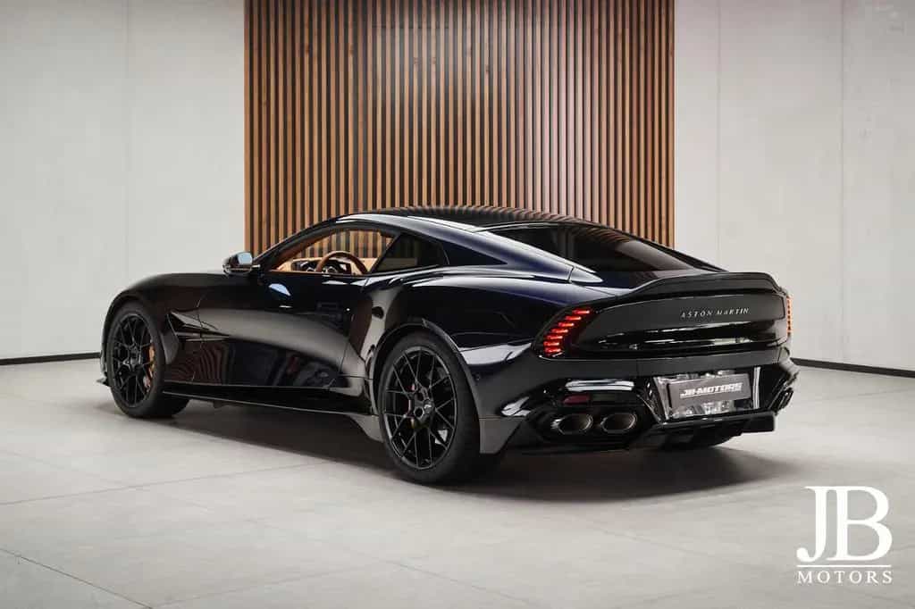 Aston Martin Vanquish V12 Carbon Titan B&W Special 09/2025-photo-11