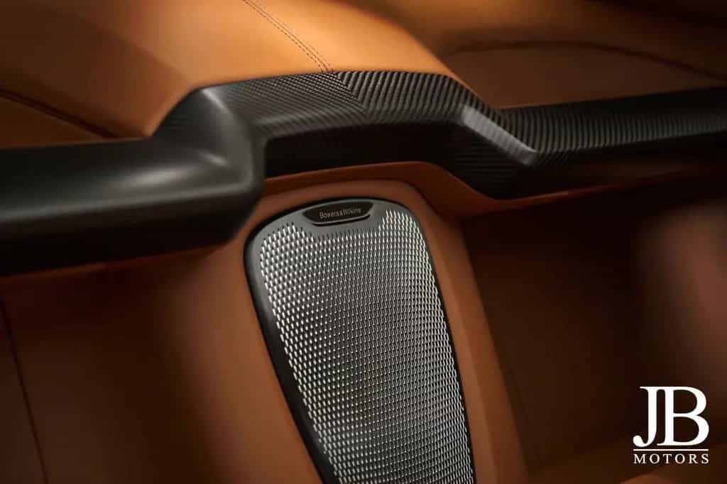 Aston Martin Vanquish V12 Carbon Titan B&W Special 09/2025-photo-14