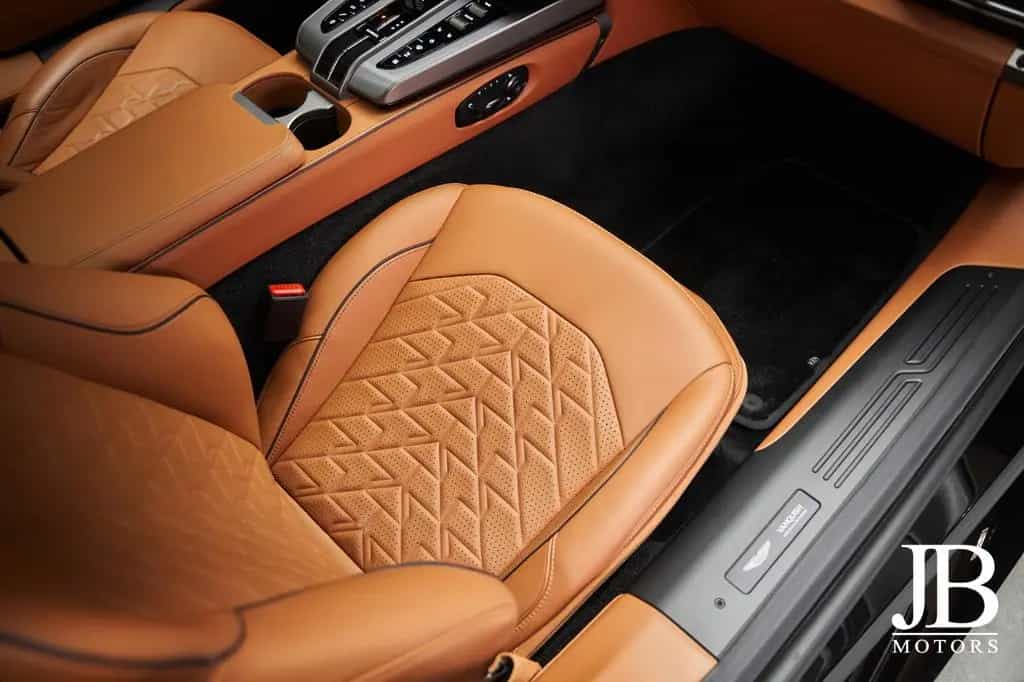 Aston Martin Vanquish V12 Carbon Titan B&W Special 09/2025-photo-15
