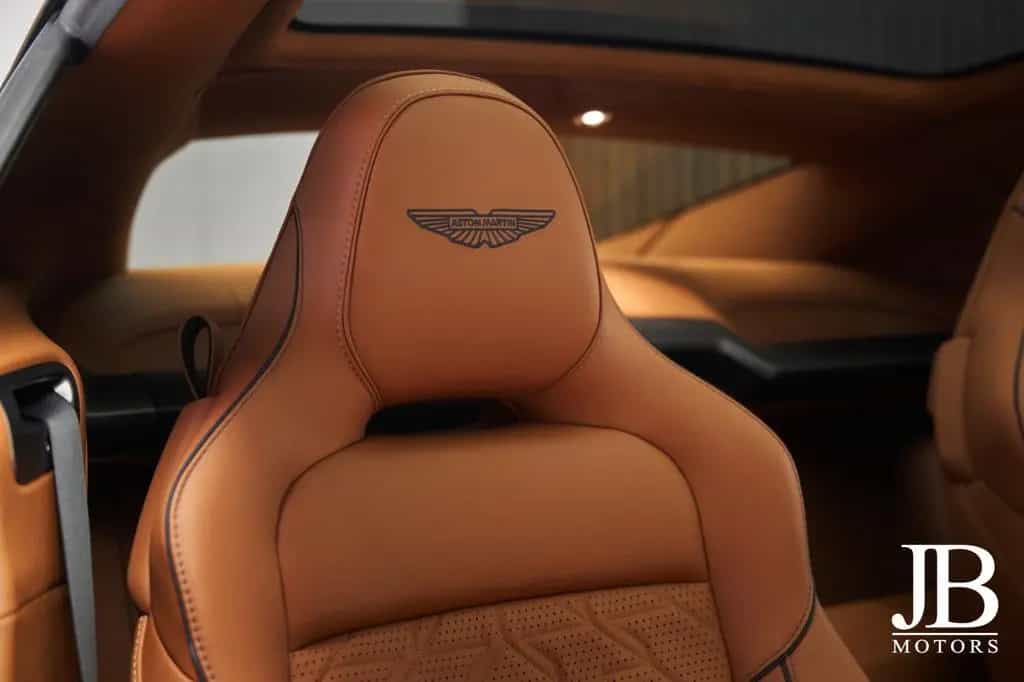 Aston Martin Vanquish V12 Carbon Titan B&W Special 09/2025-photo-17