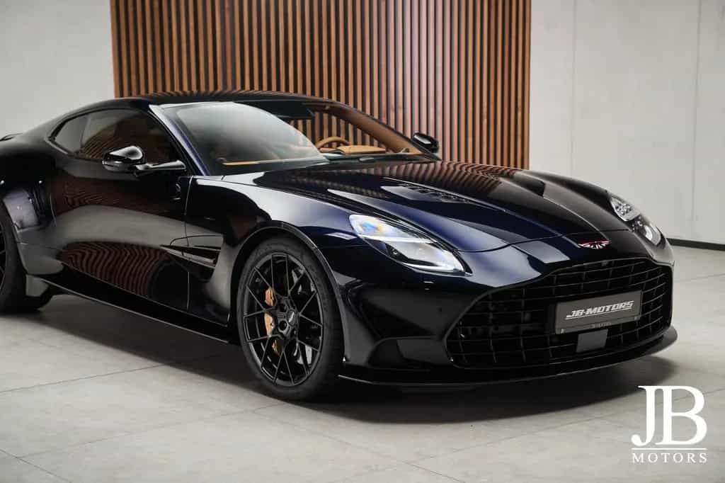 Aston Martin Vanquish V12 Carbon Titan B&W Special 09/2025-photo-0
