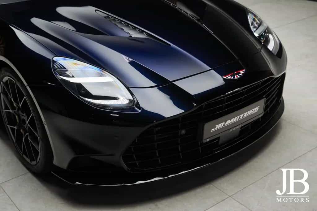 Aston Martin Vanquish V12 Carbon Titan B&W Special 09/2025-photo-1