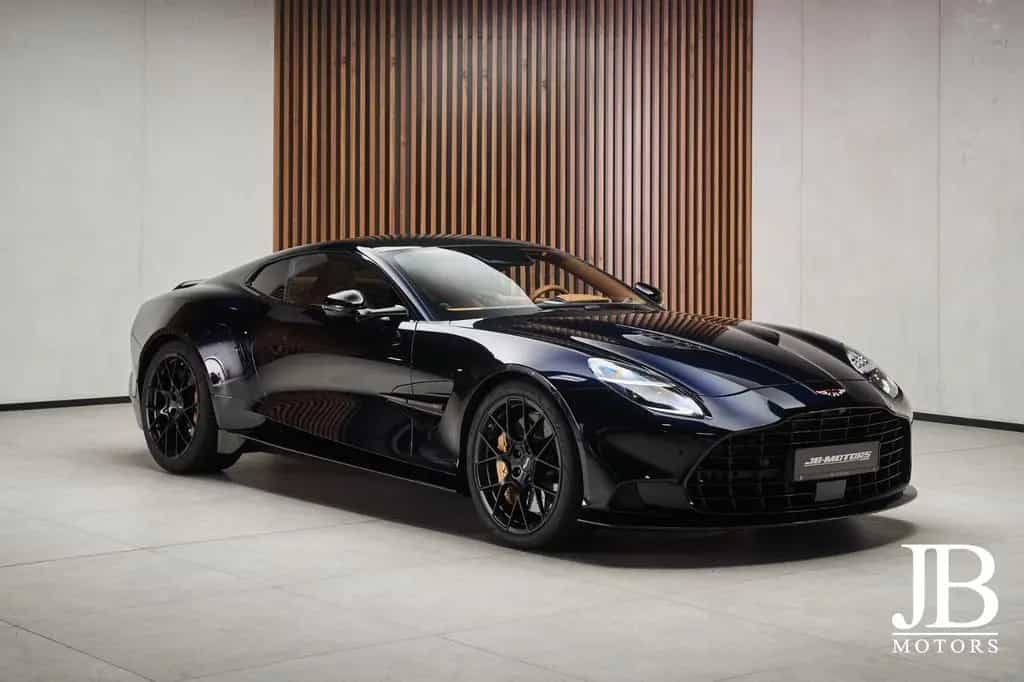 Aston Martin Vanquish V12 Carbon Titan B&W Special 09/2025-photo-2