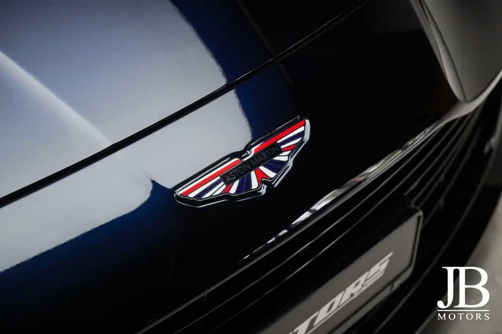 Aston Martin Vanquish V12 Carbon Titan B&W Special 09/2025-photo-5