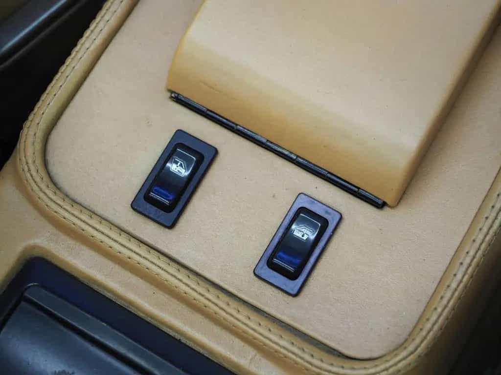 Ferrari Mondial Cabrio 3.0 Quattrovalvole | 1984 | Leder 01/1984-photo-41