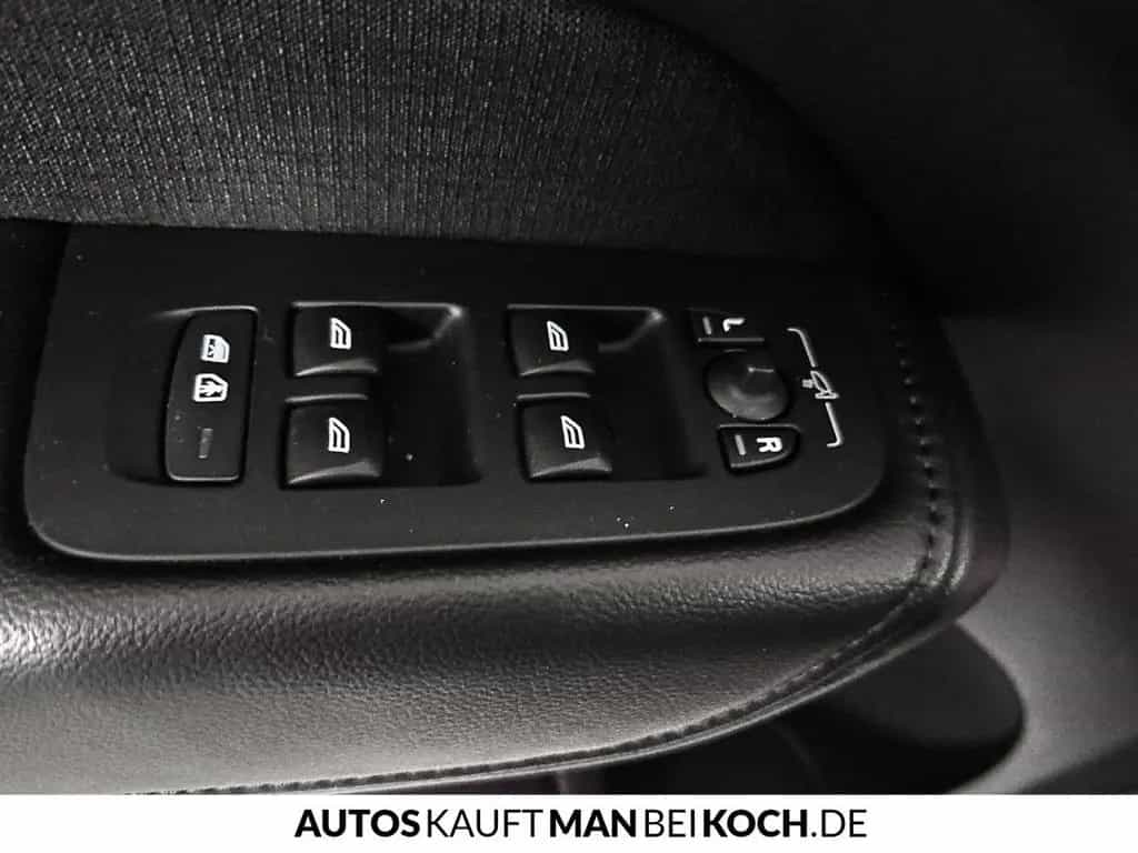 Volvo XC60 B5B Momentum Pro IntelliSPro STDHz AHK VLED 03/2021-photo-17