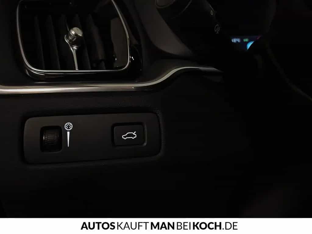 Volvo XC60 B5B Momentum Pro IntelliSPro STDHz AHK VLED 03/2021-photo-19