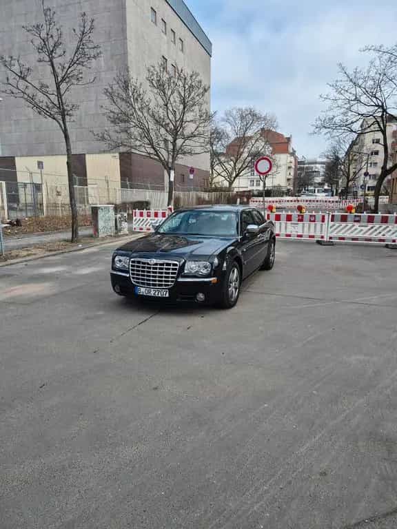 Chrysler 300C 12/2006-photo-0