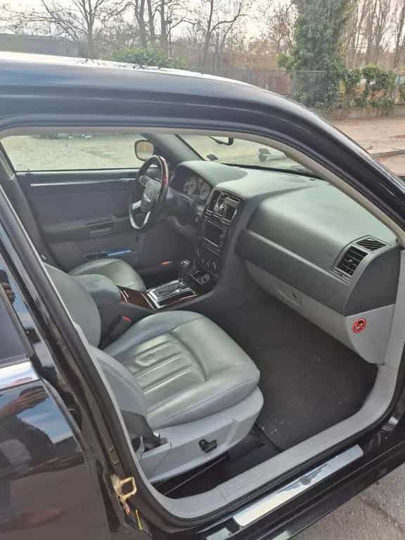 Chrysler 300C 12/2006-photo-10