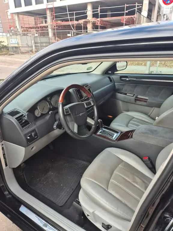 Chrysler 300C 12/2006-photo-12