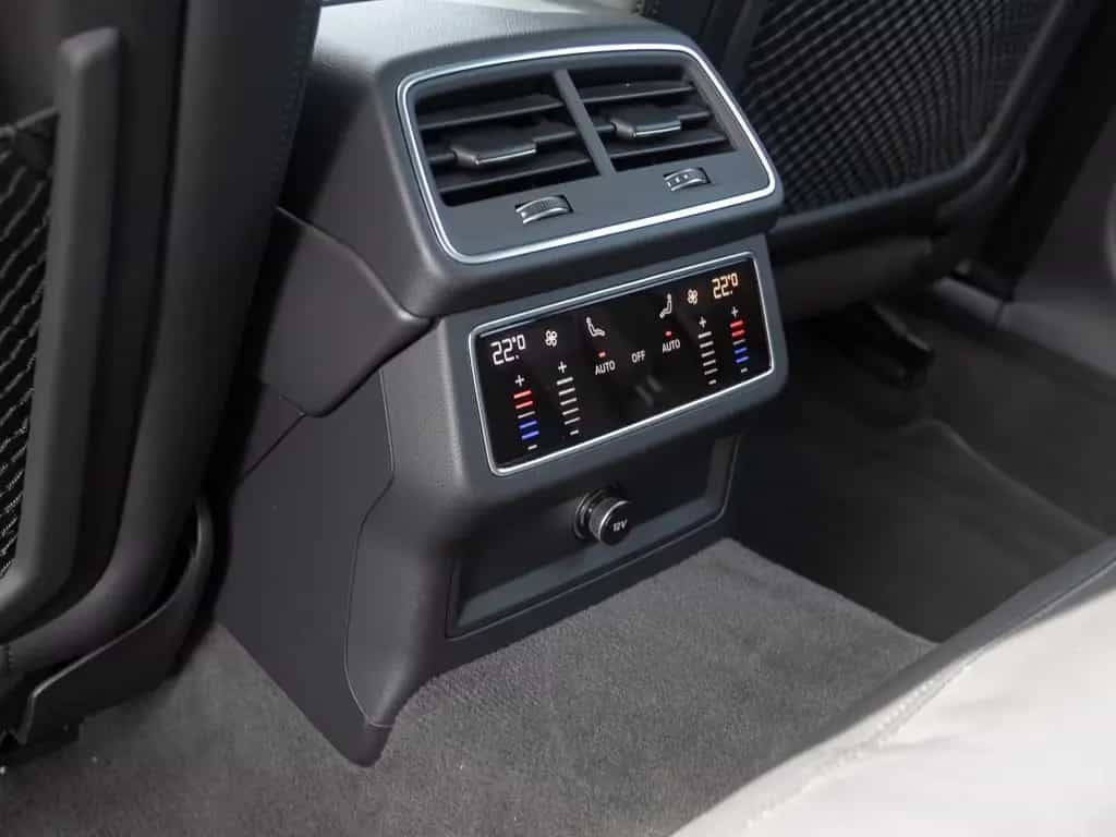 Audi A6 Avant Sport 50TDI qu Navi LED HuD Panorama AC 11/2021-photo-25