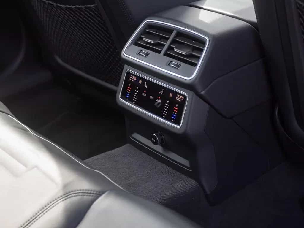 Audi A6 Avant Sport 50TDI qu Navi LED HuD Panorama AC 11/2021-photo-30