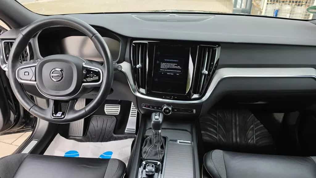 Volvo V60 Kombi R Design*Navi*RFK*19"*4xSHZ*Keyless* 12/2019-photo-1