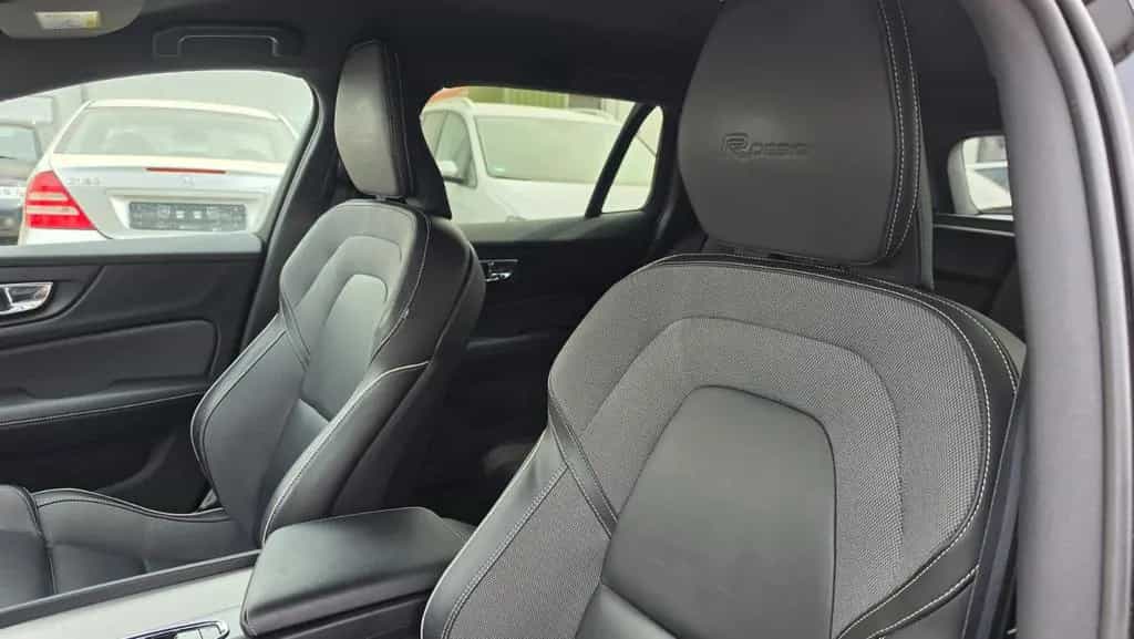 Volvo V60 Kombi R Design*Navi*RFK*19"*4xSHZ*Keyless* 12/2019-photo-11