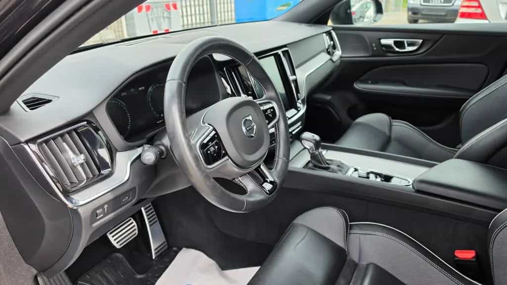 Volvo V60 Kombi R Design*Navi*RFK*19"*4xSHZ*Keyless* 12/2019-photo-15