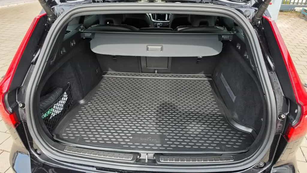 Volvo V60 Kombi R Design*Navi*RFK*19"*4xSHZ*Keyless* 12/2019-photo-19