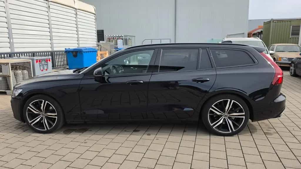 Volvo V60 Kombi R Design*Navi*RFK*19"*4xSHZ*Keyless* 12/2019-photo-2