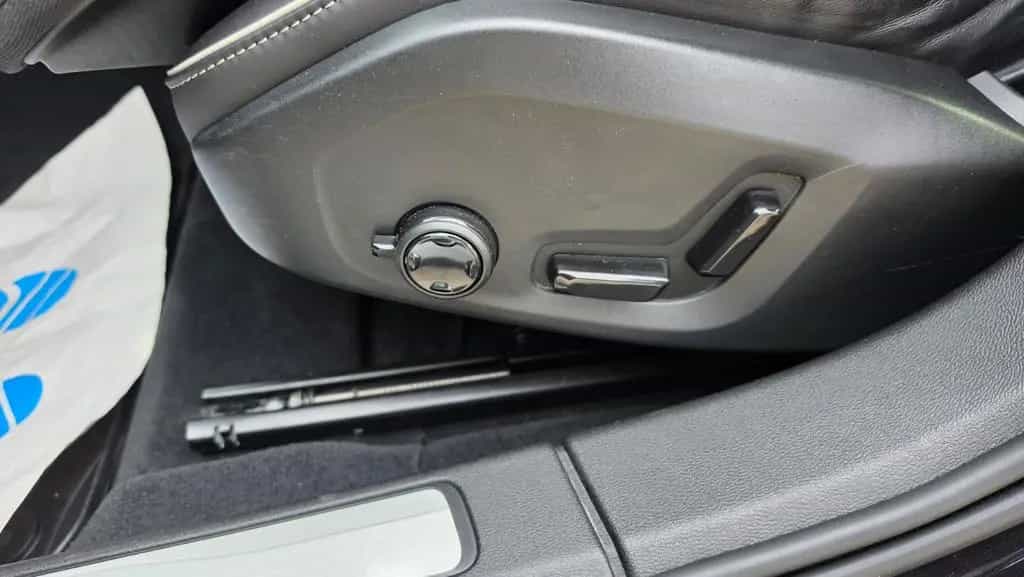 Volvo V60 Kombi R Design*Navi*RFK*19"*4xSHZ*Keyless* 12/2019-photo-22