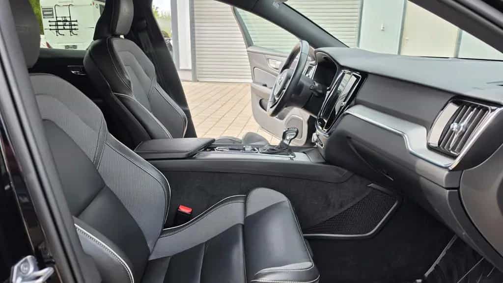Volvo V60 Kombi R Design*Navi*RFK*19"*4xSHZ*Keyless* 12/2019-photo-7