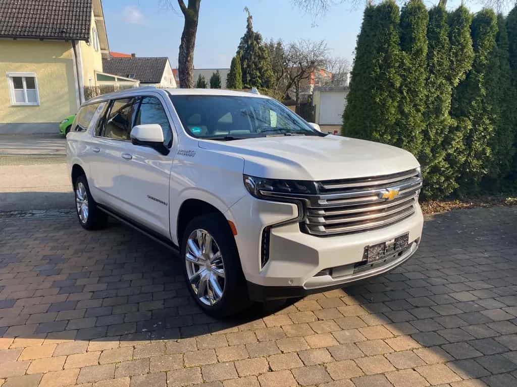 Chevrolet Suburban High Country 6,2l deutsche Ez/ 1. Hand 12/2021-photo-0