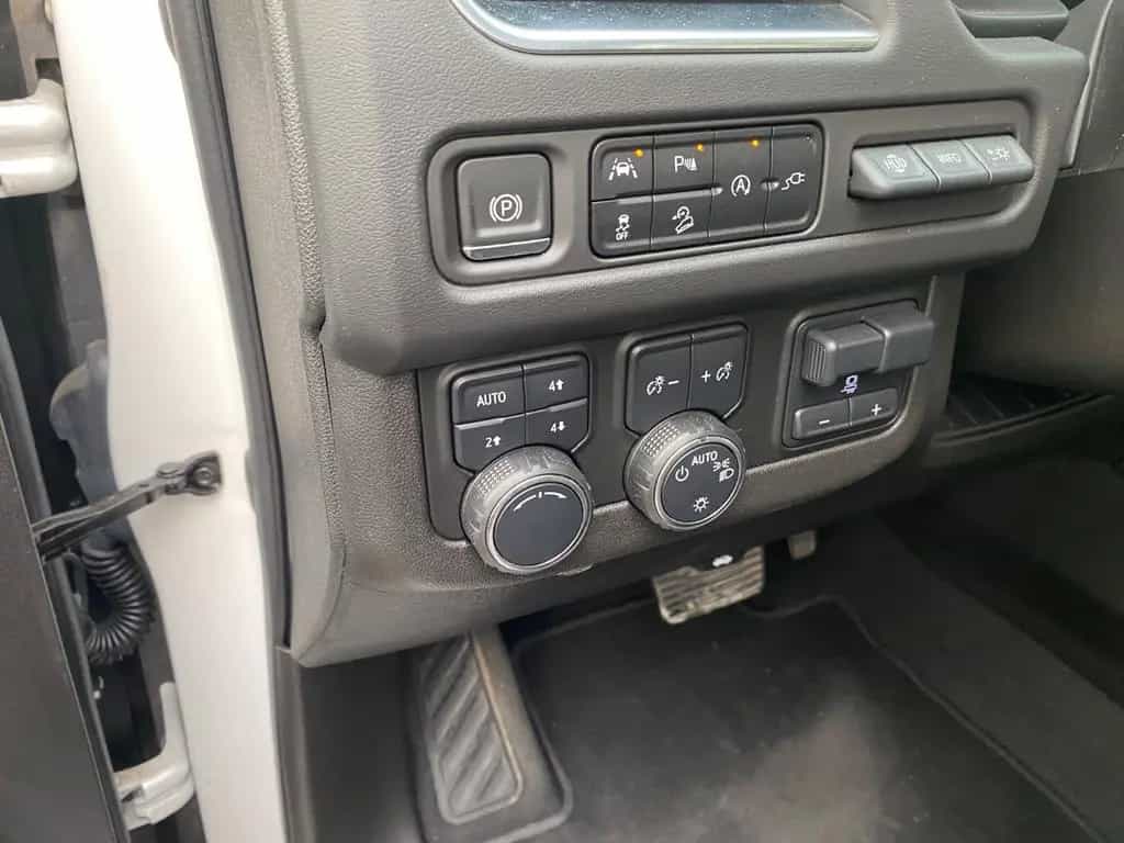 Chevrolet Suburban High Country 6,2l deutsche Ez/ 1. Hand 12/2021-photo-12
