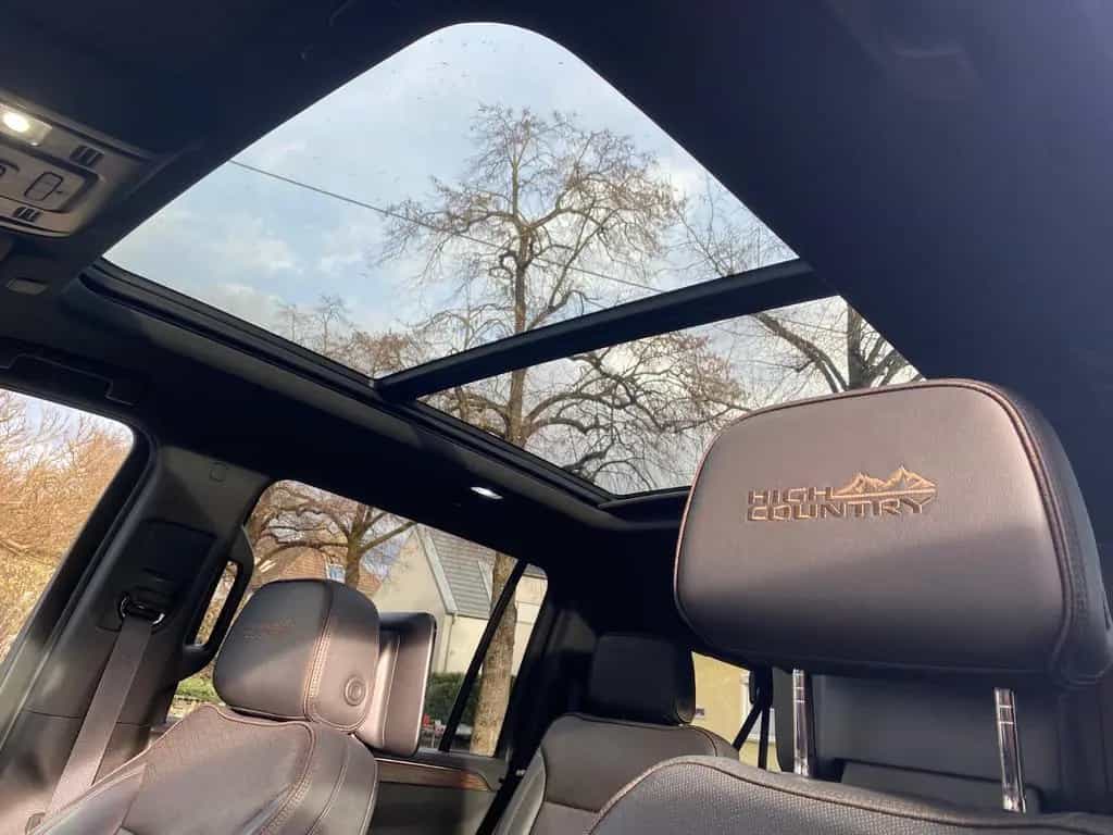 Chevrolet Suburban High Country 6,2l deutsche Ez/ 1. Hand 12/2021-photo-18