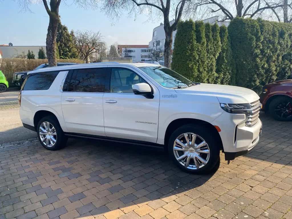 Chevrolet Suburban High Country 6,2l deutsche Ez/ 1. Hand 12/2021-photo-2
