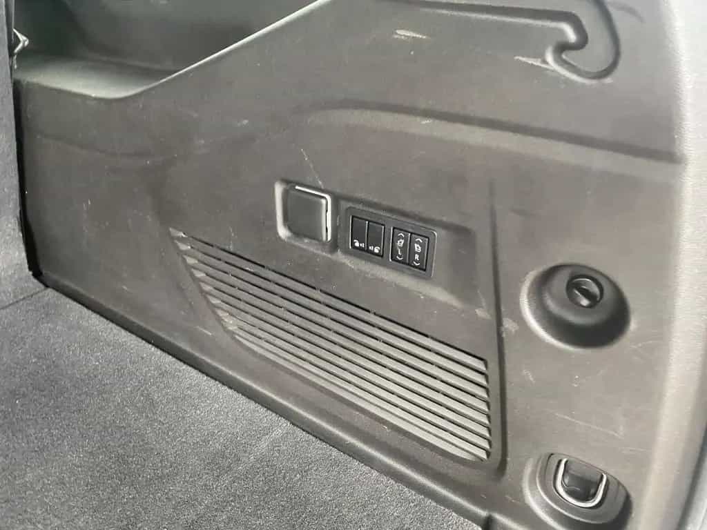 Chevrolet Suburban High Country 6,2l deutsche Ez/ 1. Hand 12/2021-photo-22