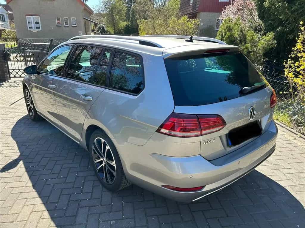 Volkswagen Golf 1.5 TSI ACT Sound Variant Sound 10/2017-photo-2
