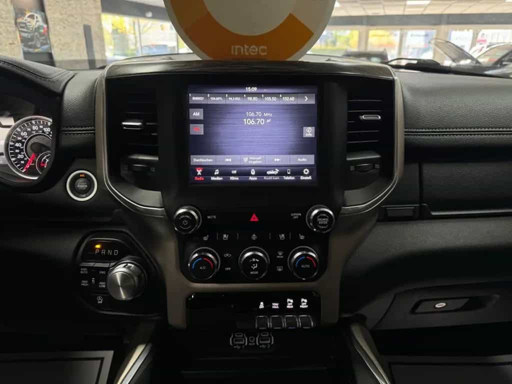Dodge RAM 5.7 V8 HEMI 4X4 Laramie / CrewCab / Offroad 09/2020-photo-31