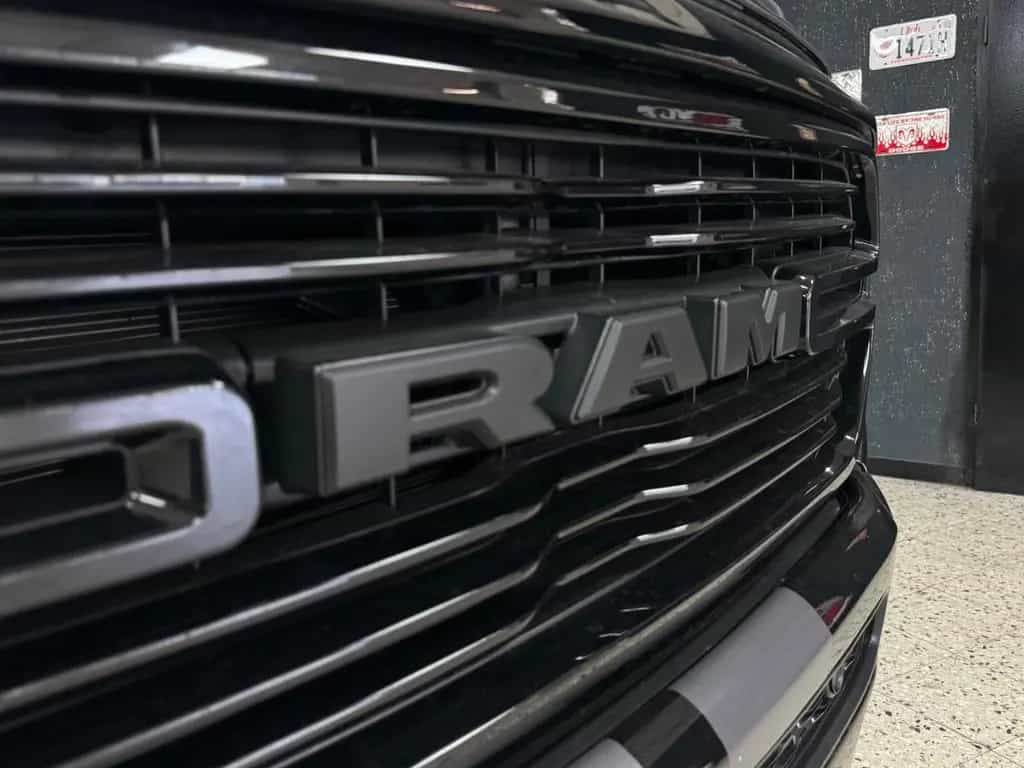 Dodge RAM 5.7 V8 HEMI 4X4 Laramie / CrewCab / Offroad 09/2020-photo-5