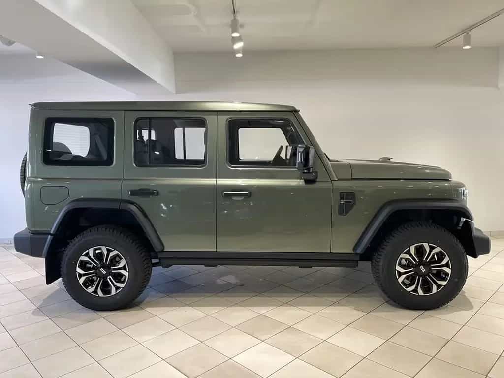 BAW 212 2.0 Diesel 4x4 AT null-photo-3