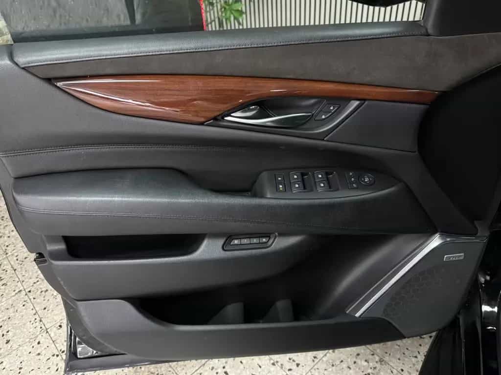 Cadillac Escalade 6.2 Platinum / HUD / 360° / 7Sitzer/LPG 07/2015-photo-16