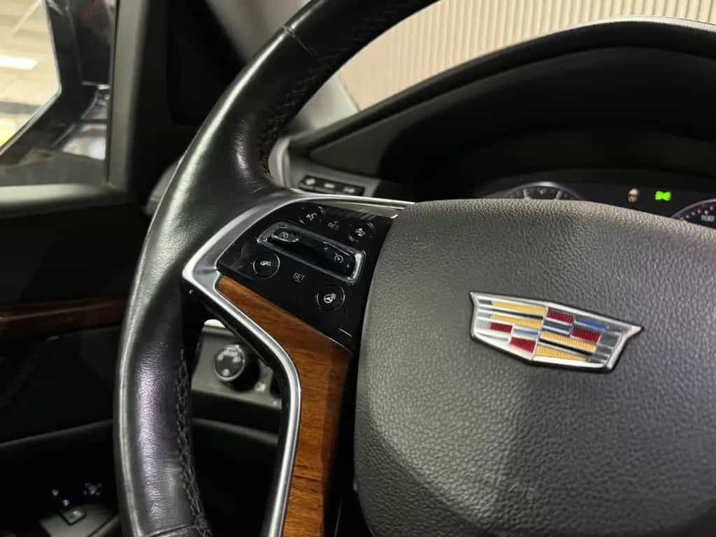 Cadillac Escalade 6.2 Platinum / HUD / 360° / 7Sitzer/LPG 07/2015-photo-31
