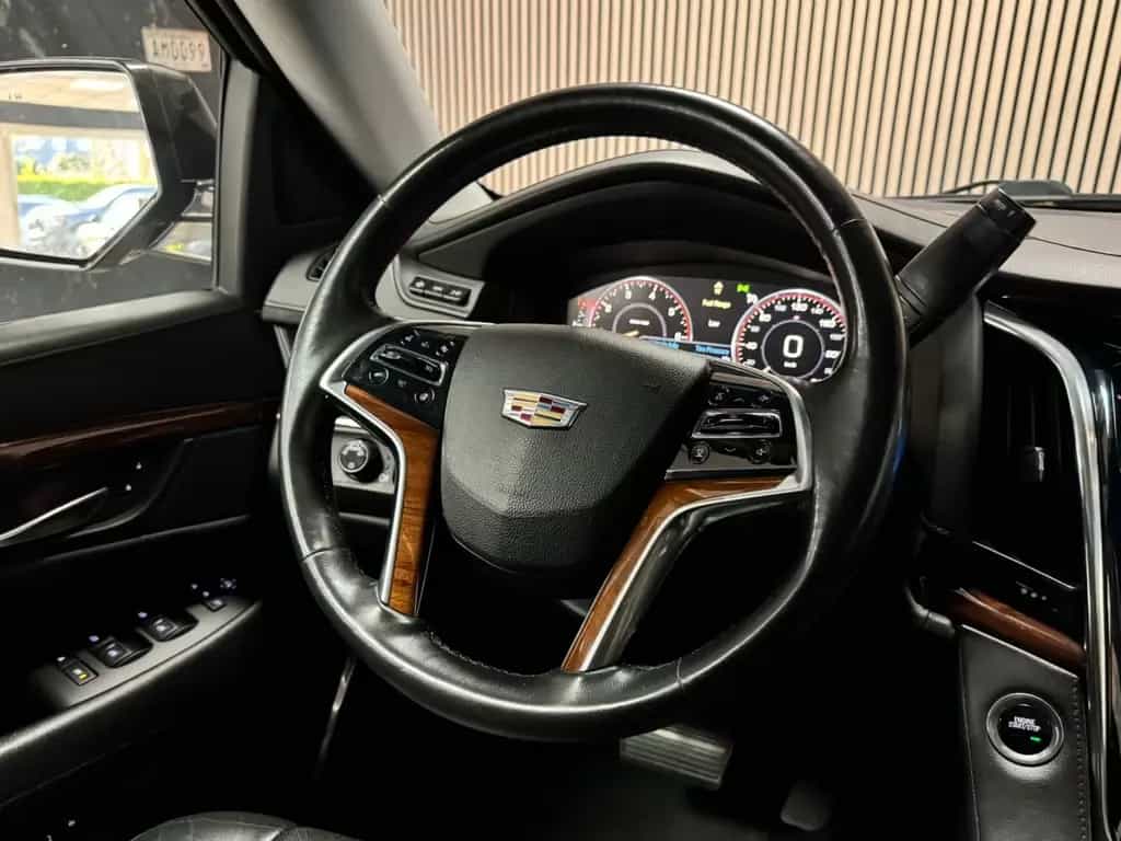 Cadillac Escalade 6.2 Platinum / HUD / 360° / 7Sitzer/LPG 07/2015-photo-32